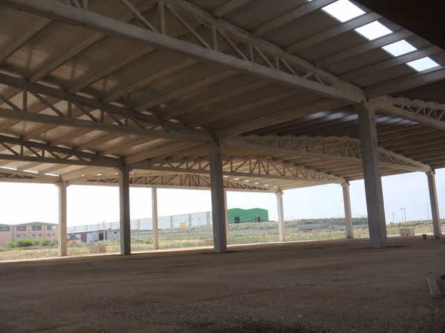 Ertöz Mandıra: Prefabrik çatı makasları ve çatı ışıklıkları