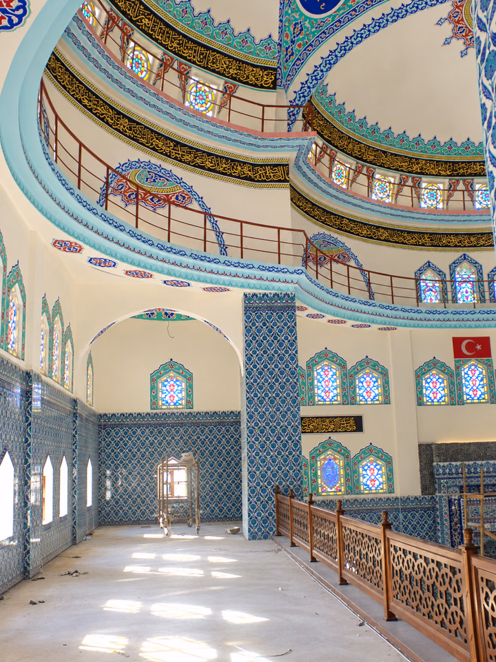 İvedik OSB Central Mosque: Gallery, tilework and wooden balustrades during interior works