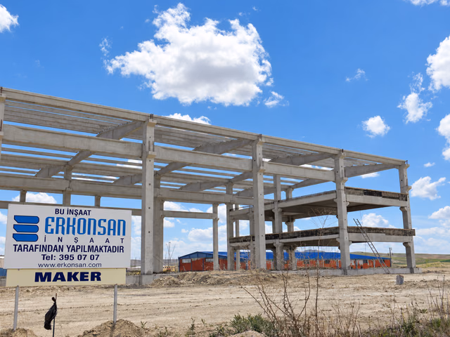Maker Makina Ltd. Şti.: Polatlı OSB Maker Makina projesinde Erkonsan şantiye tabelası