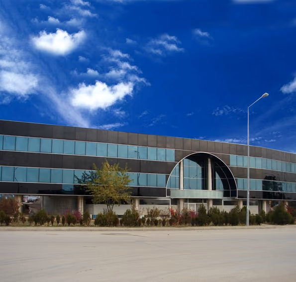 Özanadolu Plaza: Overall plaza view and glazed curtain wall