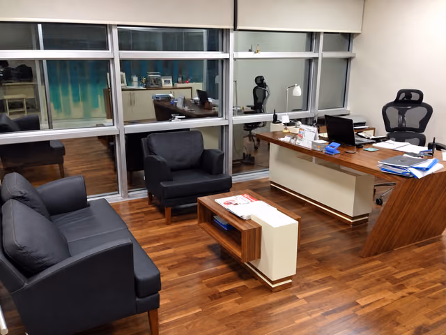 Teknoproses Mühendislik 1: Ofis iç mekânı ve lamine parke uygulaması